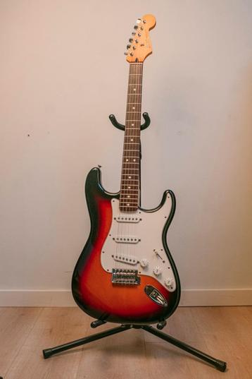 Fender Stratocaster Sunburst + housse beschikbaar voor biedingen