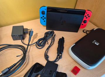 Nintendo Switch OLED + hoes + SD kaart beschikbaar voor biedingen