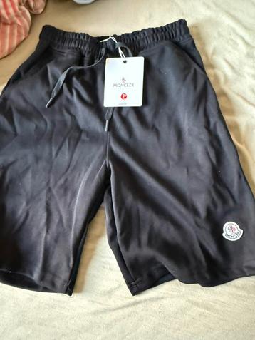 Moncler short beschikbaar voor biedingen