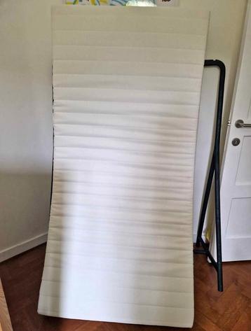 Schitterende ergonomische latexmatras 90/200 gloednieuw beschikbaar voor biedingen