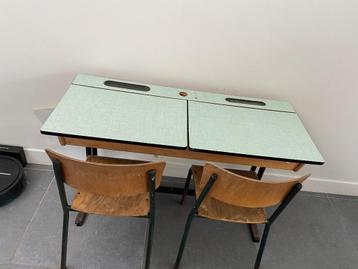 Retro lessenaartje beschikbaar voor biedingen
