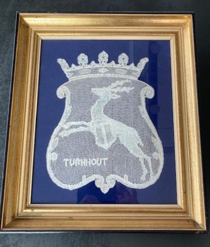 Turnhout-kant-Wapenschild-Vintage-professioneel ingekaderd, Antiek en Kunst, Antiek | Tapijten, Tafelkleden en Textiel, Ophalen of Verzenden