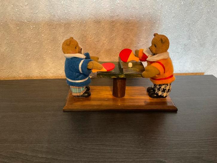 Photo : ours jouant au ping-pong, Collections, Statues & Figurines, Envoi