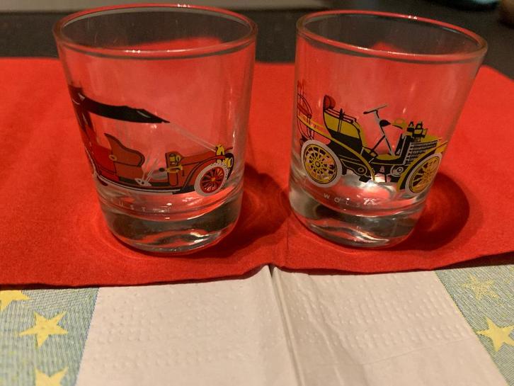 antieke auto borrelglas 2 stuks uit een reeks, Verzamelen, Glas en Drinkglazen, Zo goed als nieuw, Borrel- of Shotglas, Ophalen