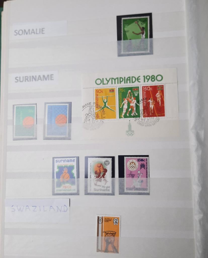 GROTE VERZAMELING POSTZEGELS THEMA BASKETBALL, Ophalen