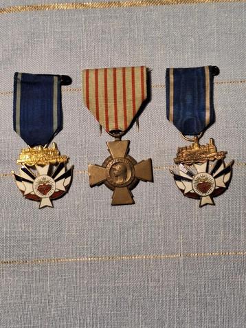 Trois Médailles Françaises  différentes, Envoi, Autres, Ruban, Médaille ou Ailes