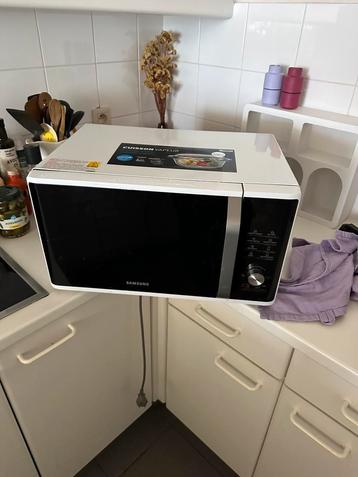 Microgolfoven met oa stoomfunctie, Elektronische apparatuur, Microgolfovens, Ophalen, Zo goed als nieuw, Microgolfoven