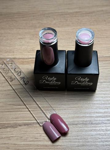 2 flesjes gelpolish van Ugly Duckling beschikbaar voor biedingen