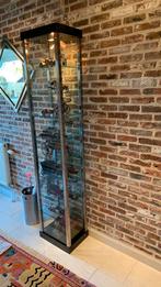 Vitrinekast met oldtimers-modellen, Huis en Inrichting, Kasten | Vitrinekasten, Ophalen, Zo goed als nieuw