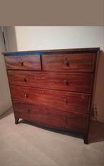 antique English chest of drawers, the lock on the first draw, Ophalen