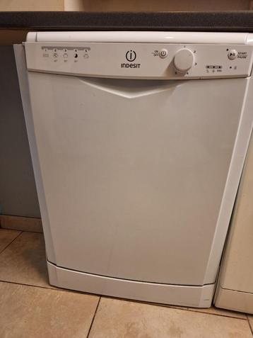 Vaatwasmachine Indesit beschikbaar voor biedingen
