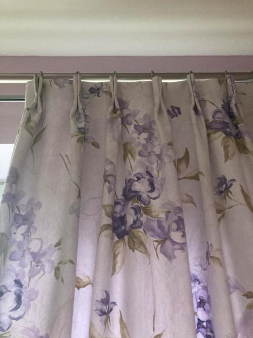 Gevoerde gordijnen met een charmant lila bloemenpatroon, Huis en Inrichting, Stoffering | Gordijnen en Lamellen, Gebruikt, 200 cm of meer
