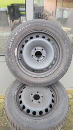 Winterbanden stalen velg 205 60 r16 Goodyear, Auto-onderdelen, Banden en Velgen, Ophalen, Gebruikt, Winterbanden