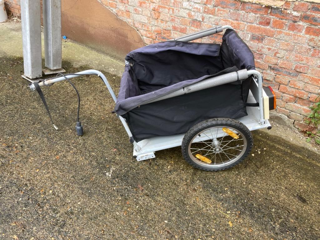 Aanhangwagentje - kar voor fiets of bromfiets, Vélos & Vélomoteurs, Accessoires vélo | Remorques, Utilisé, Enlèvement