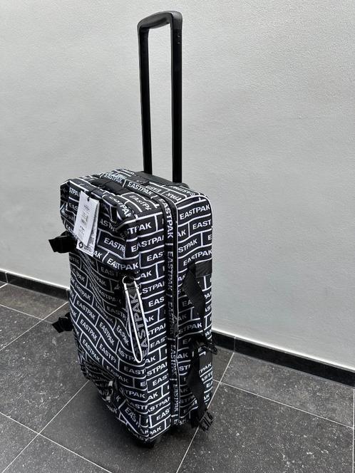 Nieuwe EASTPACK  reistas maat M op 4 wielen, Handtassen en Accessoires, Tassen | Reistassen en Weekendtassen, Nieuw, Zwart, Minder dan 40 cm