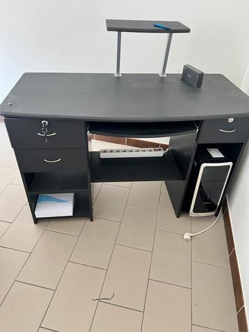 Bureau beschikbaar voor biedingen