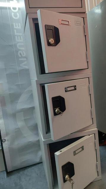 Set lockerkasten  beschikbaar voor biedingen