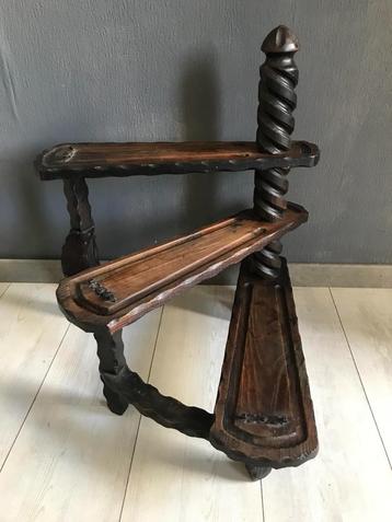 Vintage Engelse bibliotheektrap beschikbaar voor biedingen
