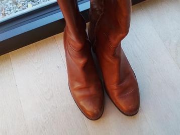 Mooie lederen laarzen 40 cognackleur beschikbaar voor biedingen