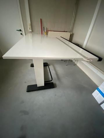 Tekentafel in hoogte verstelbaar beschikbaar voor biedingen