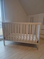 Babybed (Ikea Sundvik) + Aeromoov matras & beschermer, Kinderen en Baby's, Ophalen, Gebruikt