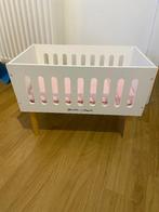 Houten poppenbedje ‘Bandits and angels’, Kinderen en Baby's, Ophalen, Nieuw