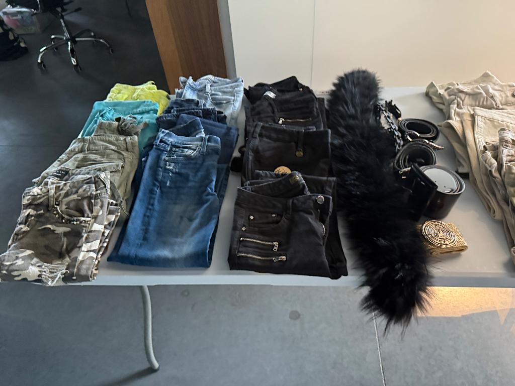 Pack de pantalons BRAND (22 pièces) avec accecoires, Vêtements | Femmes, Packs de vêtements pour femmes, Porté, Taille 36 (S)