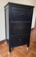 Table de nuit sur roulettes noire, Maison & Meubles, Armoires | Commodes, Enlèvement, Utilisé