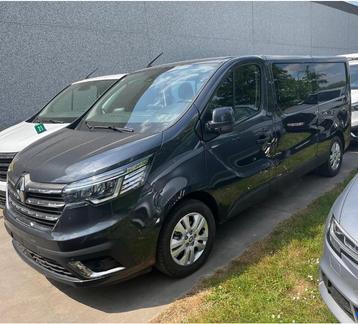 Mooie Renault Trafic dubbel cabine 2023, Auto's, Stof, Renault, Zwart, Parkeersensor