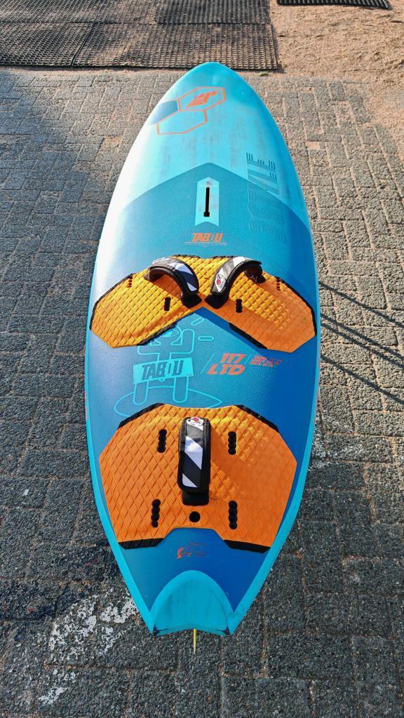 Tabou 3S | windsurf board, Sports nautiques & Bateaux, Planche à voile, Utilisé, Planche, Avec aileron(s), Enlèvement