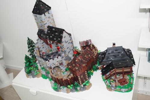 Bluebrixx/Le château et l'auberge Blaustein compatibles LEGO, Enfants & Bébés, Jouets | Blocs de construction, Comme neuf, Autres marques