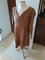Cream bruine jurk met peace tekens 44, Kleding | Dames, Jurken, Bruin, Maat 42/44 (L), Cream, Ophalen of Verzenden