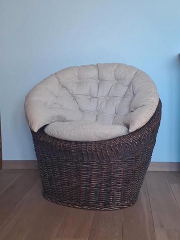 Rieten zetel beschikbaar voor biedingen