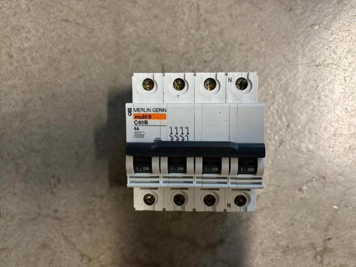 Automaat 4P-6A Merlin Gerin, Bricolage & Construction, Électricité & Câbles, Neuf, Autres types, Enlèvement