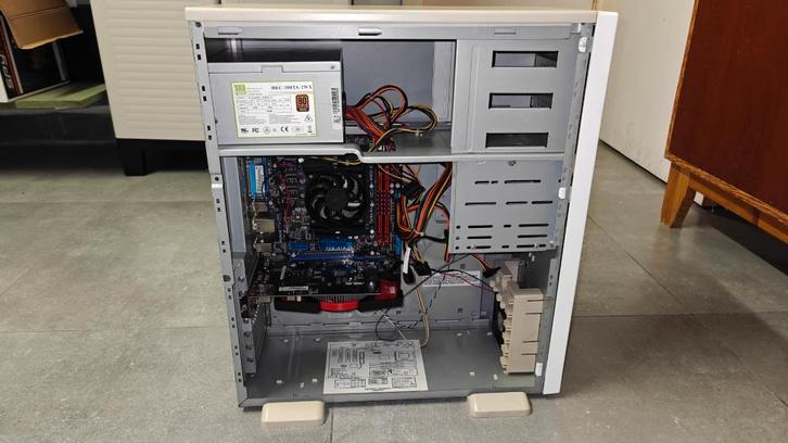 Beige sleeper office multimedia PC SSD WIndows 11 25H2, Computers en Software, Desktop Pc's, Gebruikt, 3 tot 4 Ghz, HDD, SSD, 8 GB