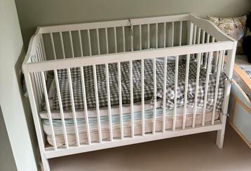 Gratis babybedje met gebruikssporen, Kinderen en Baby's, Babywiegjes en Ledikanten, Ophalen, Gebruikt