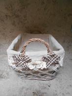 Panier en osier avec toile de lin Nouveau., Maison & Meubles, Accessoires pour la Maison | Plataux & Paniers, Enlèvement ou Envoi