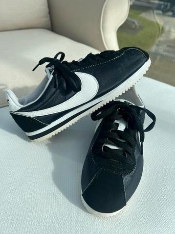 Nike Cortez taille 40, Enlèvement ou Envoi, Neuf