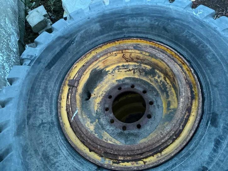 (2x) Bridgestone Tyre, roue et jante, Articles professionnels, Agriculture | Pièces | Pneus, Jantes & Essieux