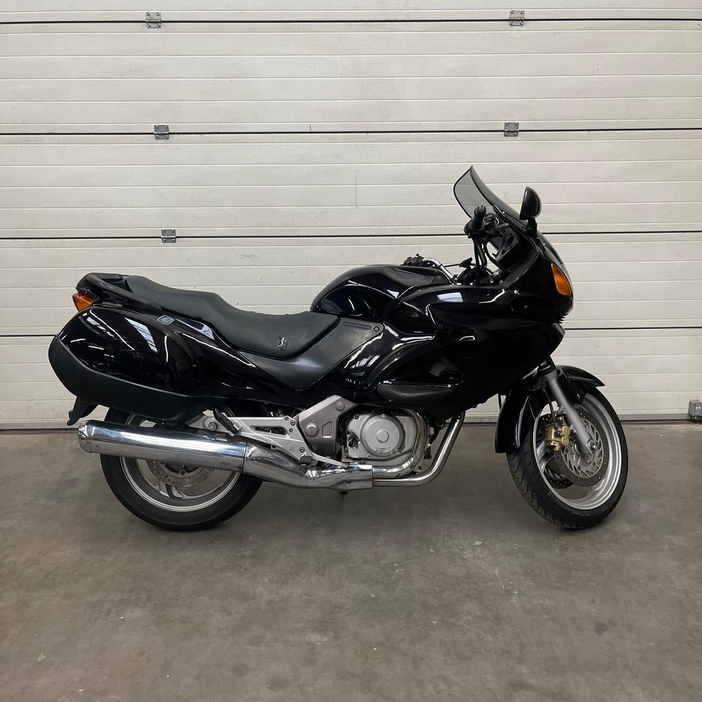 Honda NTV650 Deauville, Motoren, Cardan-aandrijving, 2 cilinders, Motorrijbewijs A, Gebruikt
