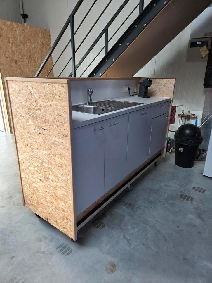 Mobiele keukenblok met vaatwasser en stopcontacten., Maison & Meubles, Cuisine | Éléments de cuisine, Enlèvement