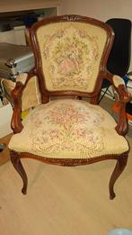 Antieke armstoelen 2 stuks met geborduurde tekeningen, Antiek en Kunst, Antiek | Meubels | Stoelen en Sofa's, Ophalen