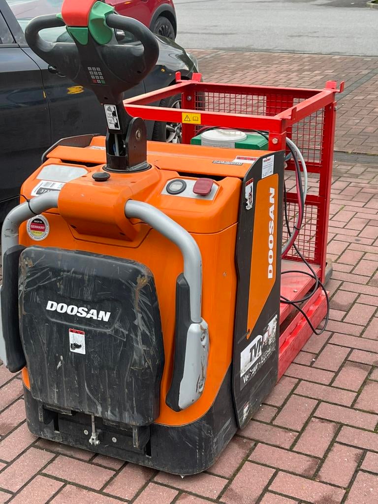 Palette électrique Doosan, Bricolage & Construction, Enlèvement, Comme neuf