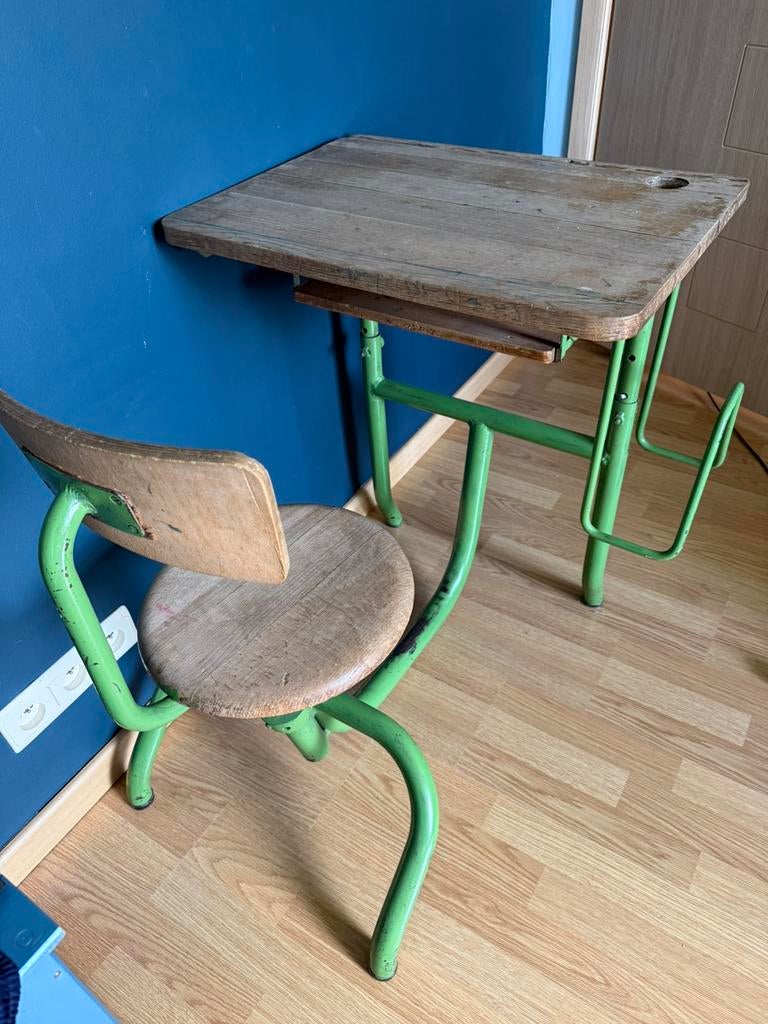 Industrieel kinderbureautje met stoel., Ophalen, Gebruikt