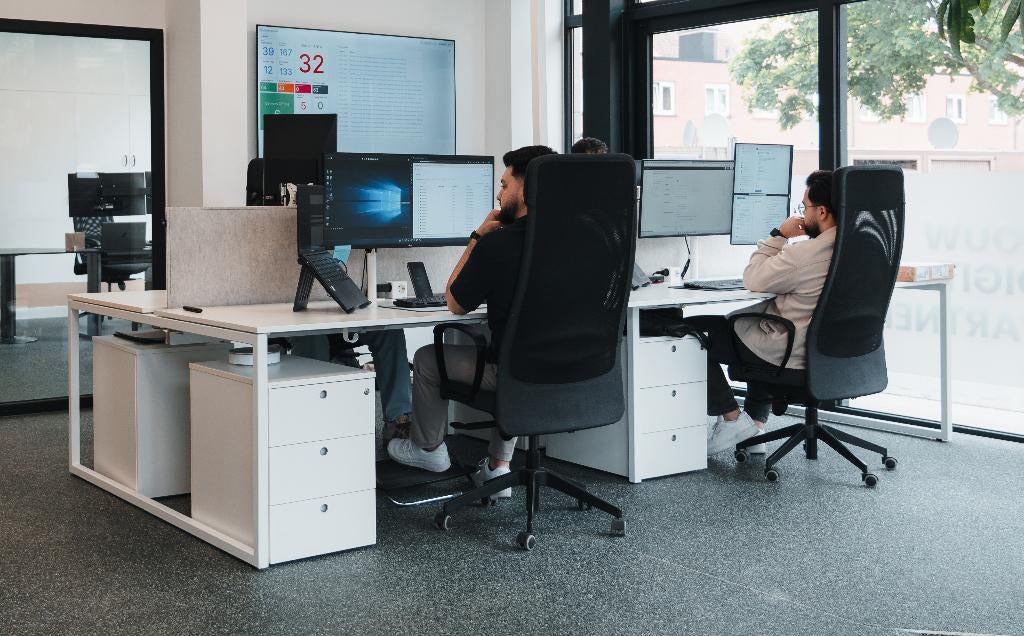 Workbench Fantoni | Incl. monitorarmen + 4 ladenblokken, Huis en Inrichting, Ophalen, 165 cm, 365 cm, Zo goed als nieuw