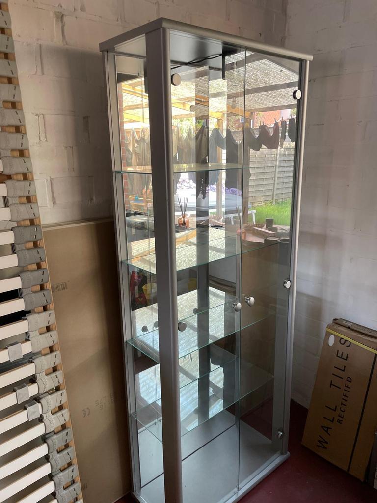 Kast, Ophalen, Zo goed als nieuw