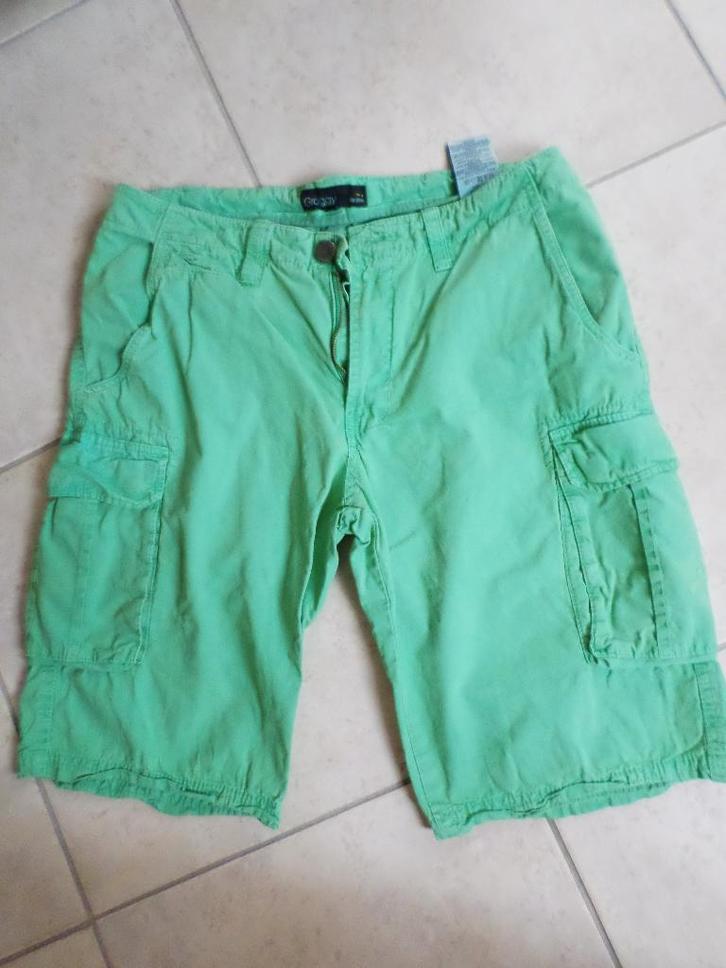 Heren short of bermuda M, Kleding | Heren, Broeken en Pantalons, Zo goed als nieuw, Groen, Ophalen of Verzenden