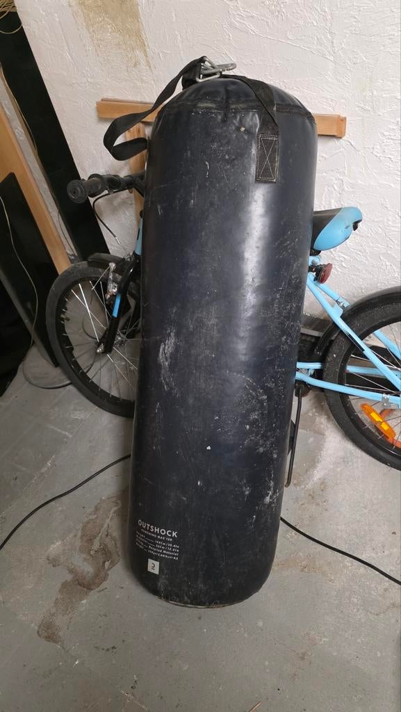 Sac de boxe Outshock 20 kg, Sports & Fitness, Boxe, Enlèvement, Sac de boxe