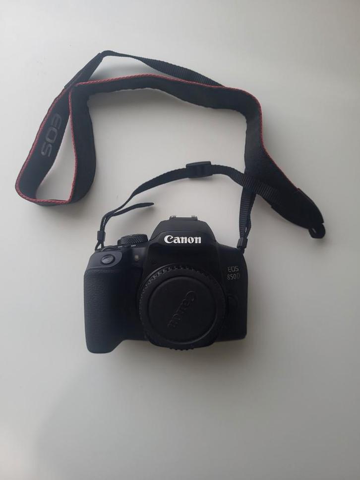 Canon EOS 850D met EFS 18-200mm lens en tas, TV, Hi-fi & Vidéo, Appareils photo numériques, Comme neuf, Reflex miroir, Canon, Enlèvement