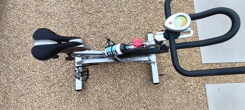 Vélo Spinning gris, Vélo de spinning, Jambes, Enlèvement, Utilisé